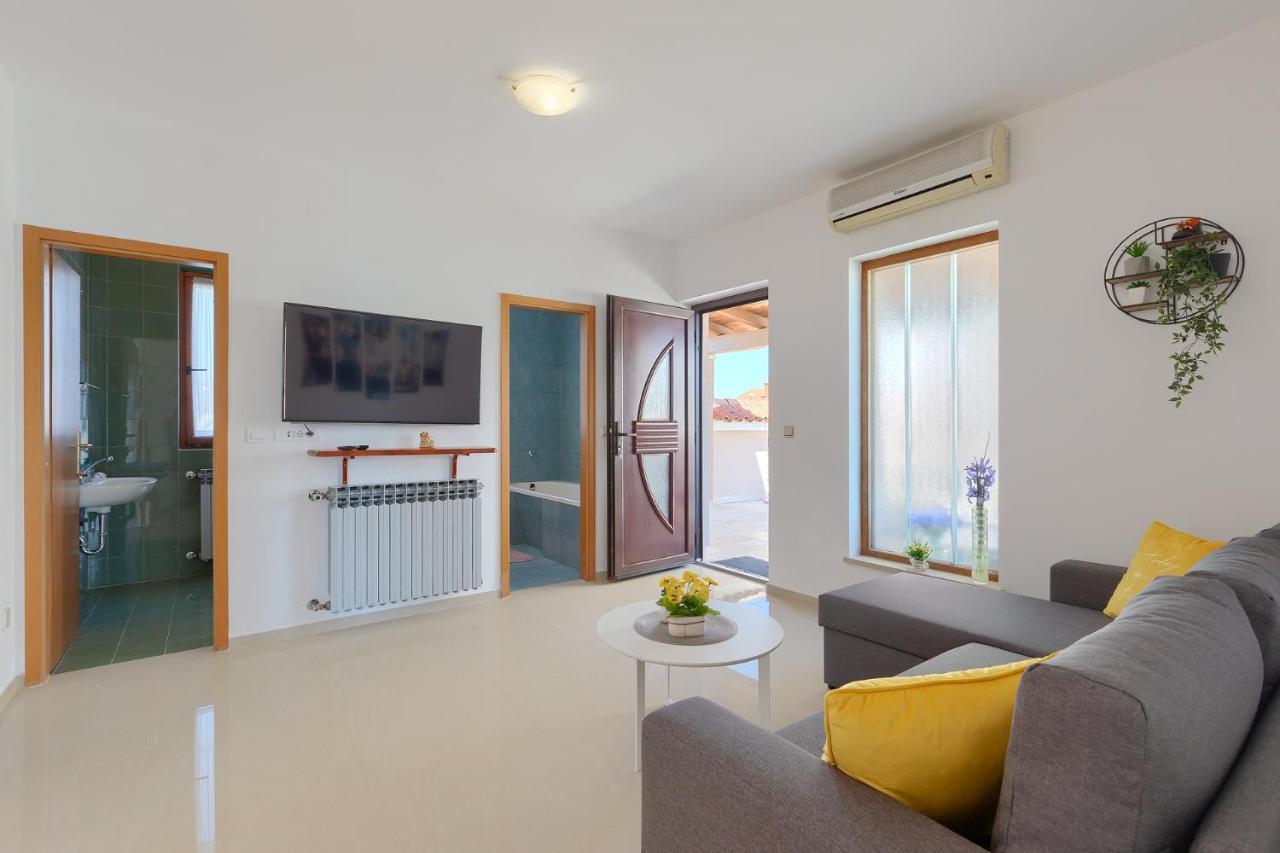 Apartment Christina Pola Esterno foto