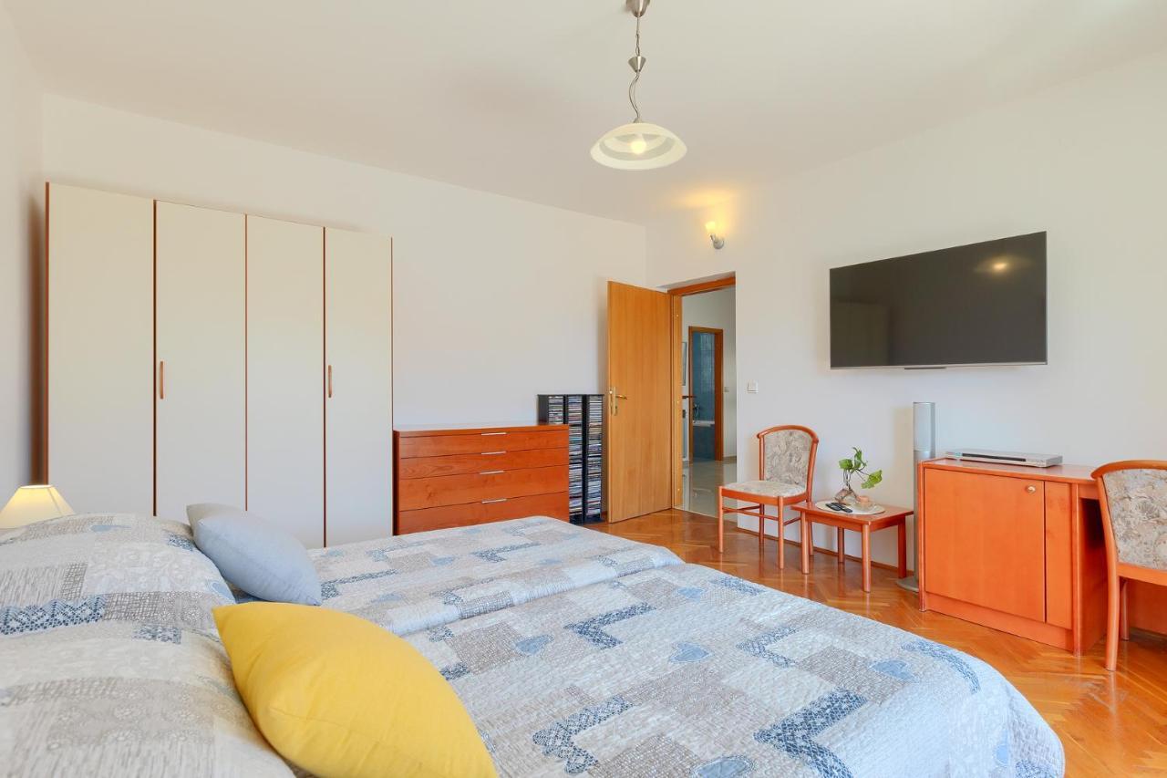 Apartment Christina Pola Esterno foto